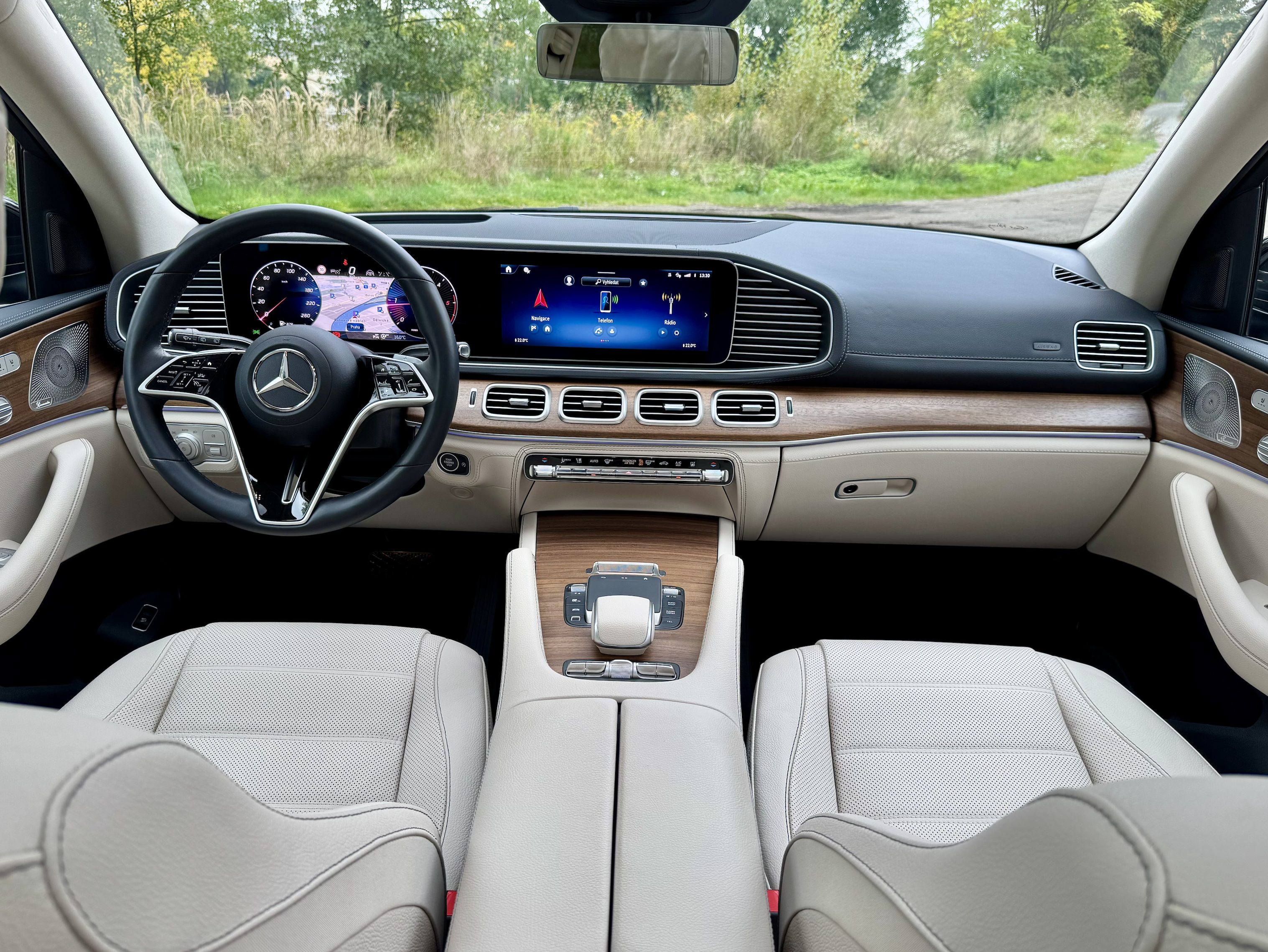 MERCEDES GLS 450d | SKLADEM | FACELIFT | české předváděcí auto | luxusní naftové SUV 380 koní | černá metalíza | béžová kůže | offroad paket | perfektní výbava | super cena | nákup online | AUTOiBUY.com